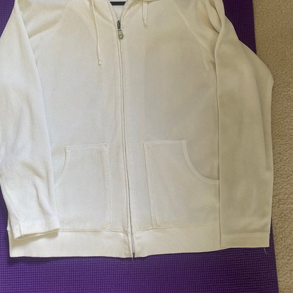 Cozy White Chico Spa hoodie - Picture 2 of 3